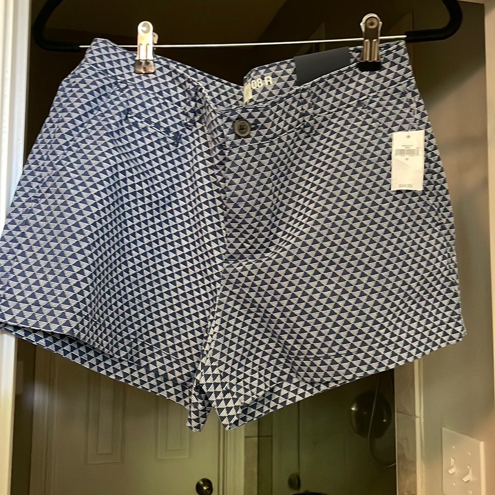 Gap 3” low rise shorts.